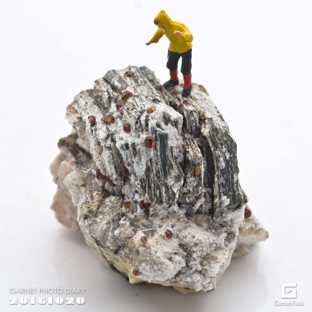 この母岩は・・・えーっと、雲母？マイカ？？・・・まぁいっか